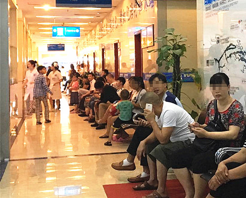 【医院公告】元旦不休假,专家照常坐诊,请提前预约避免就诊高峰 【医院公告】元旦不休假,专家照常坐诊,请提前预约避免就诊高峰